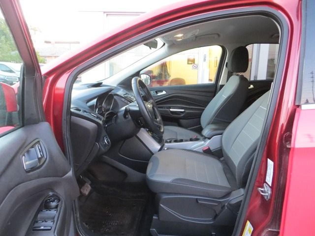 2016 Ford Escape CERTIFIED, 4X4, HEATED SEATS, REAR CAMERA,ONLY 83K - Photo #8