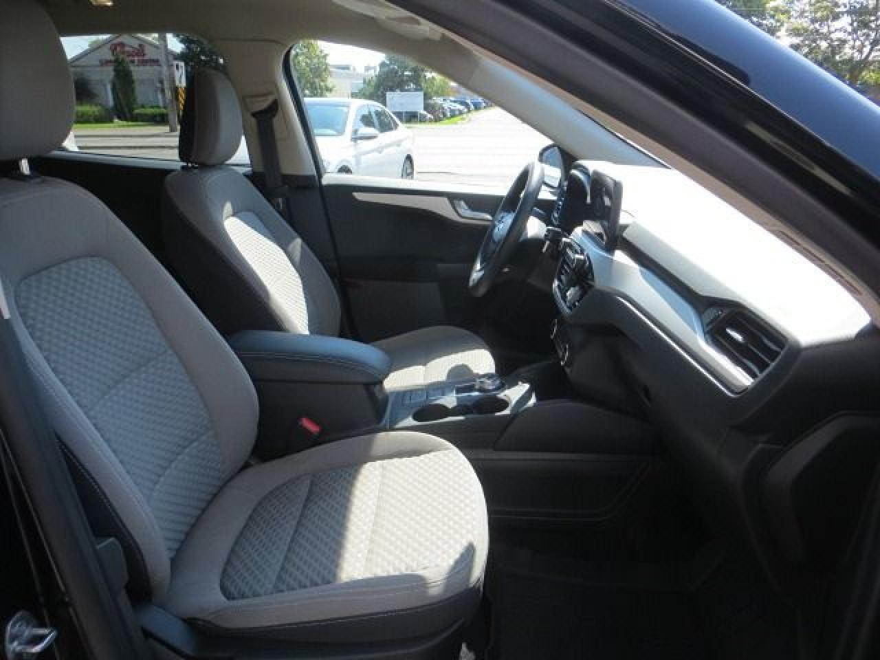 2020 Ford Escape CERTIFIED, 4X4, REAR CAMERA, HEATED SEATS, B-TOOTH - Photo #14