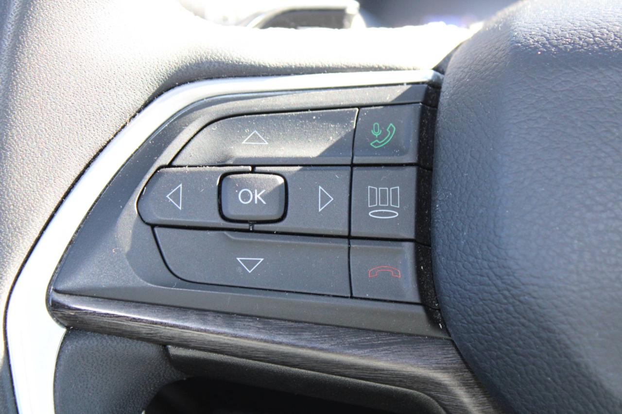 2023 Jeep Grand Cherokee L Limited 4x4 - Photo #4