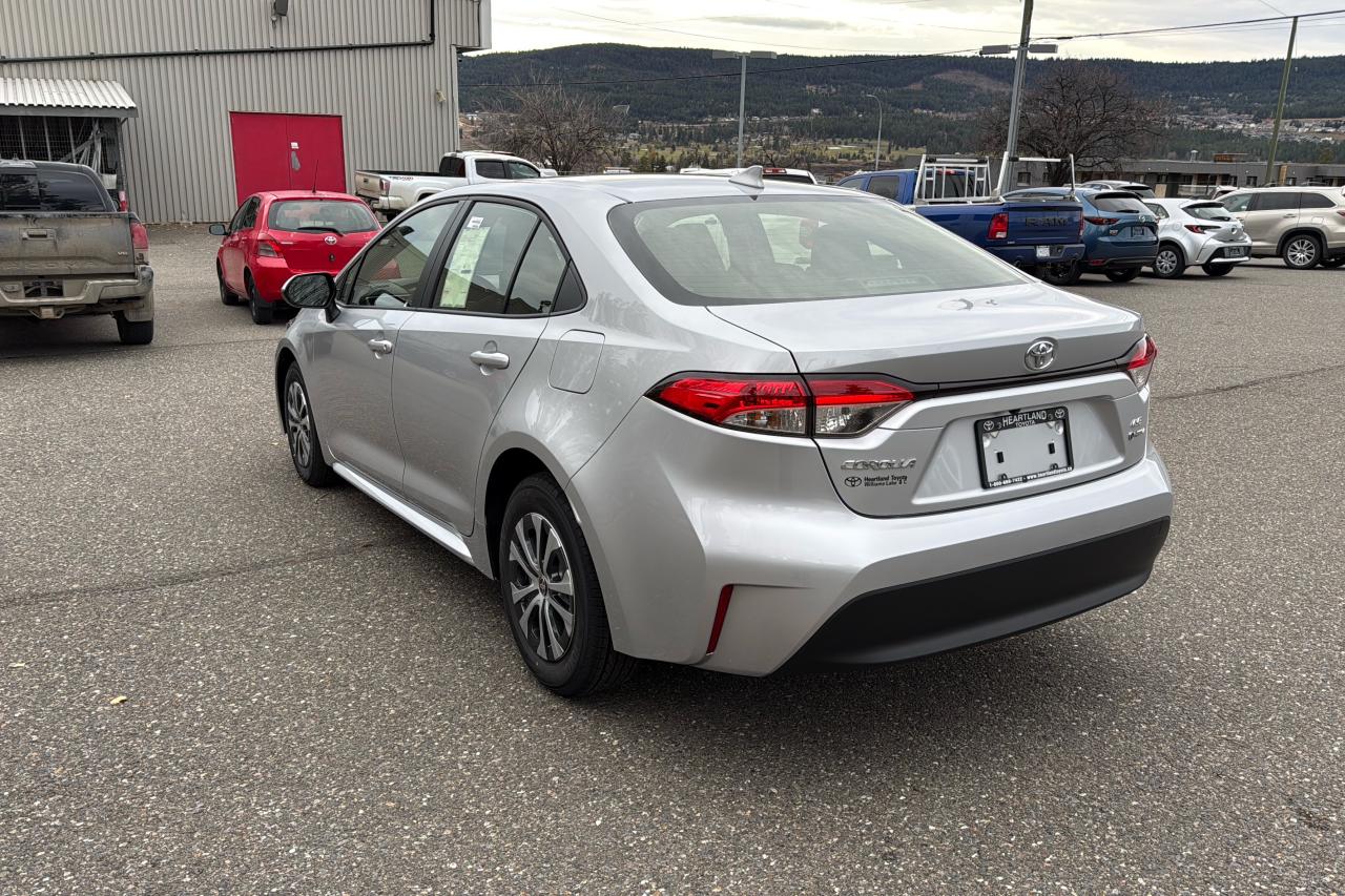 2026 Toyota Corolla LE Photo4