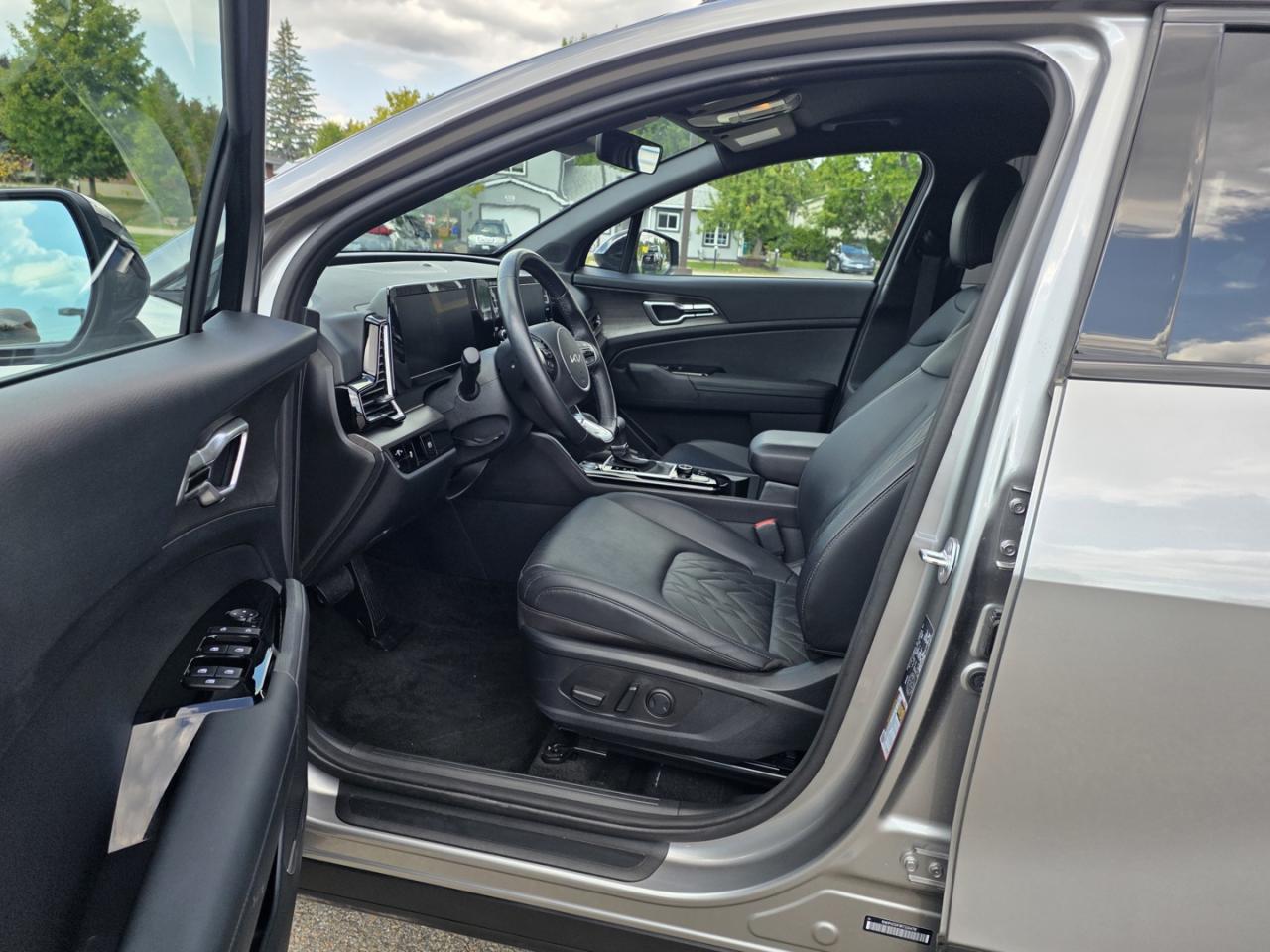 2024 Kia Sportage X-Line AWD , One Owner - Photo #11