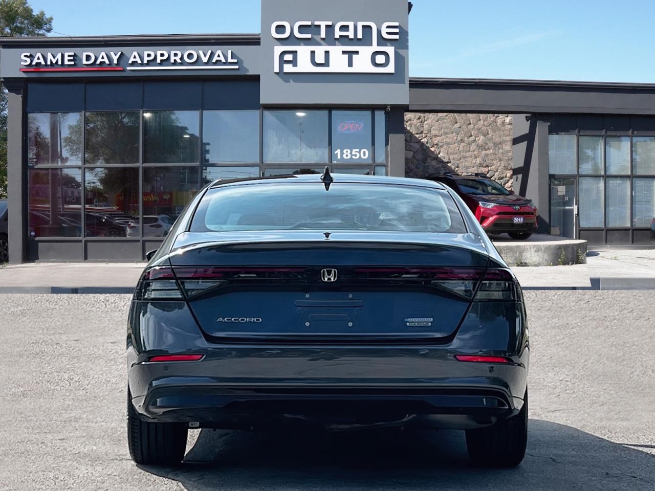 2023 Honda Accord Touring Photo4