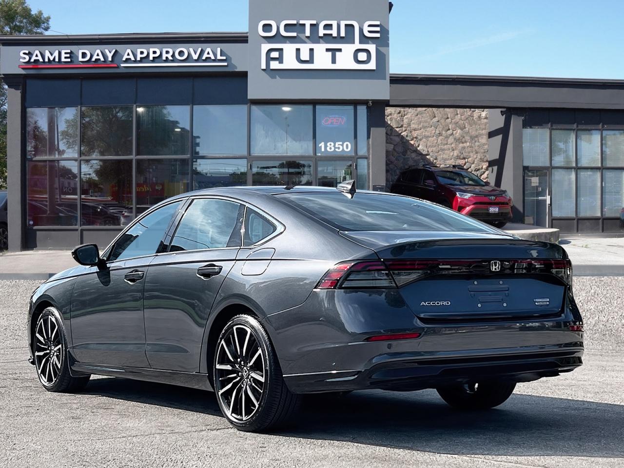 2023 Honda Accord Touring Photo3