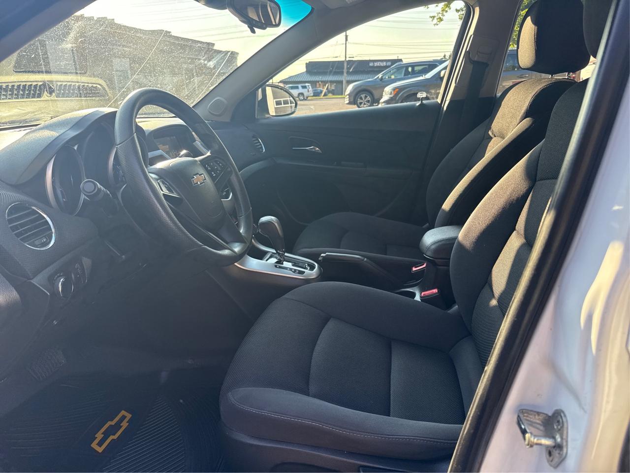 2015 Chevrolet Cruze 1LT - Photo #9