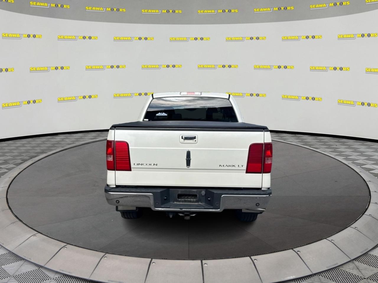 2006 Lincoln Mark LT  - Photo #4
