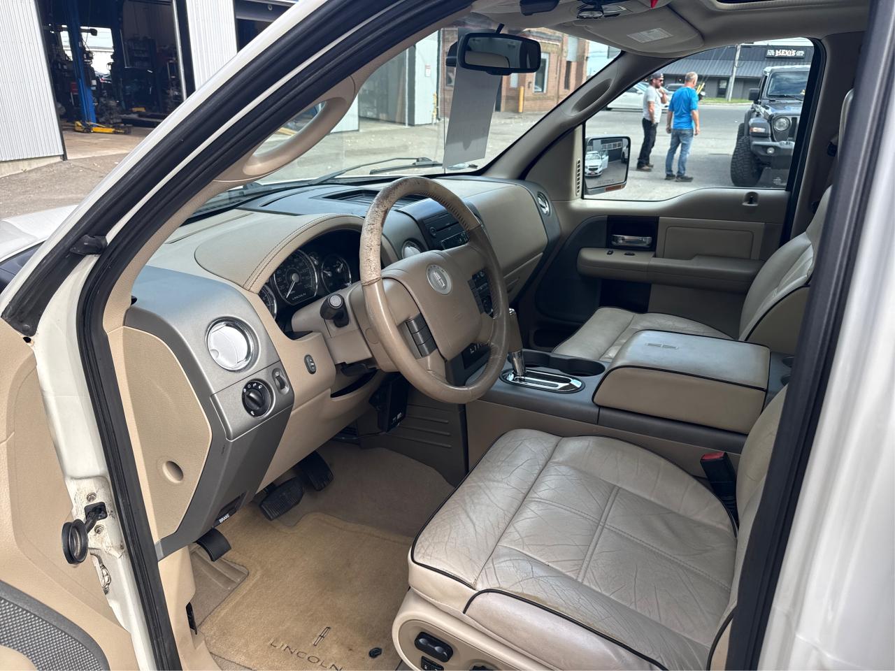 2006 Lincoln Mark LT  - Photo #9