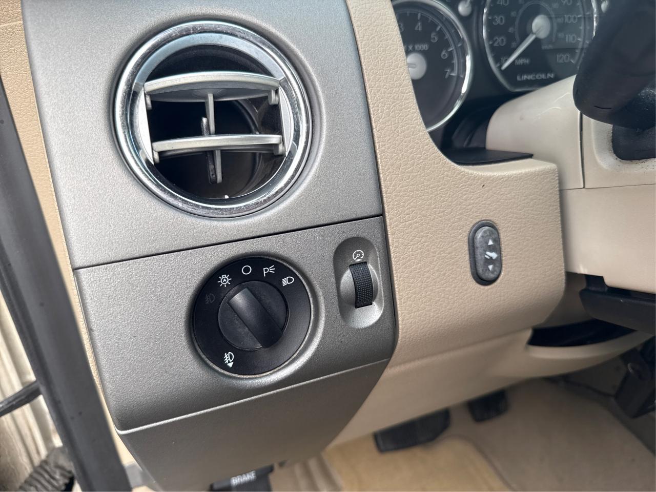 2006 Lincoln Mark LT  - Photo #18