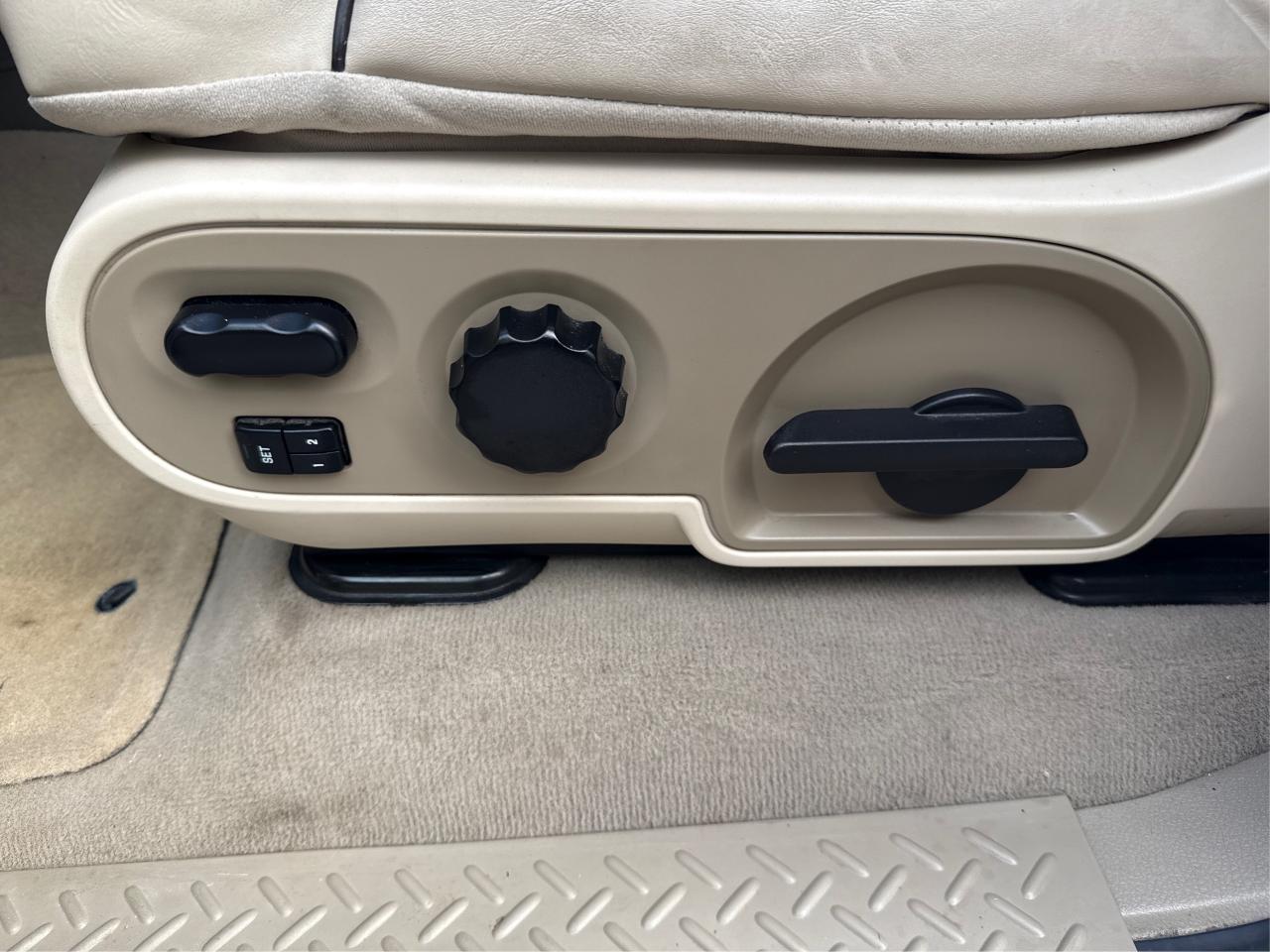 2006 Lincoln Mark LT  - Photo #19