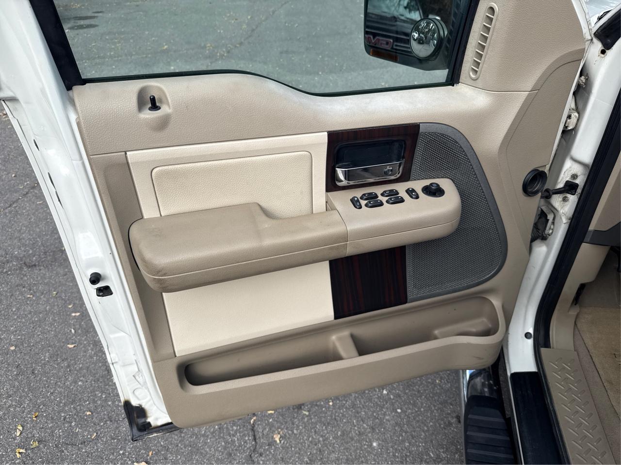2006 Lincoln Mark LT  - Photo #20