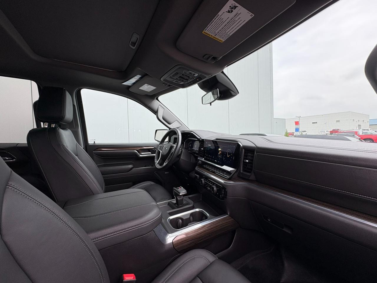 2025 Chevrolet Silverado 1500 LT Trail Boss One Owner | Leather | Sunroof | 20" Wheels Photo