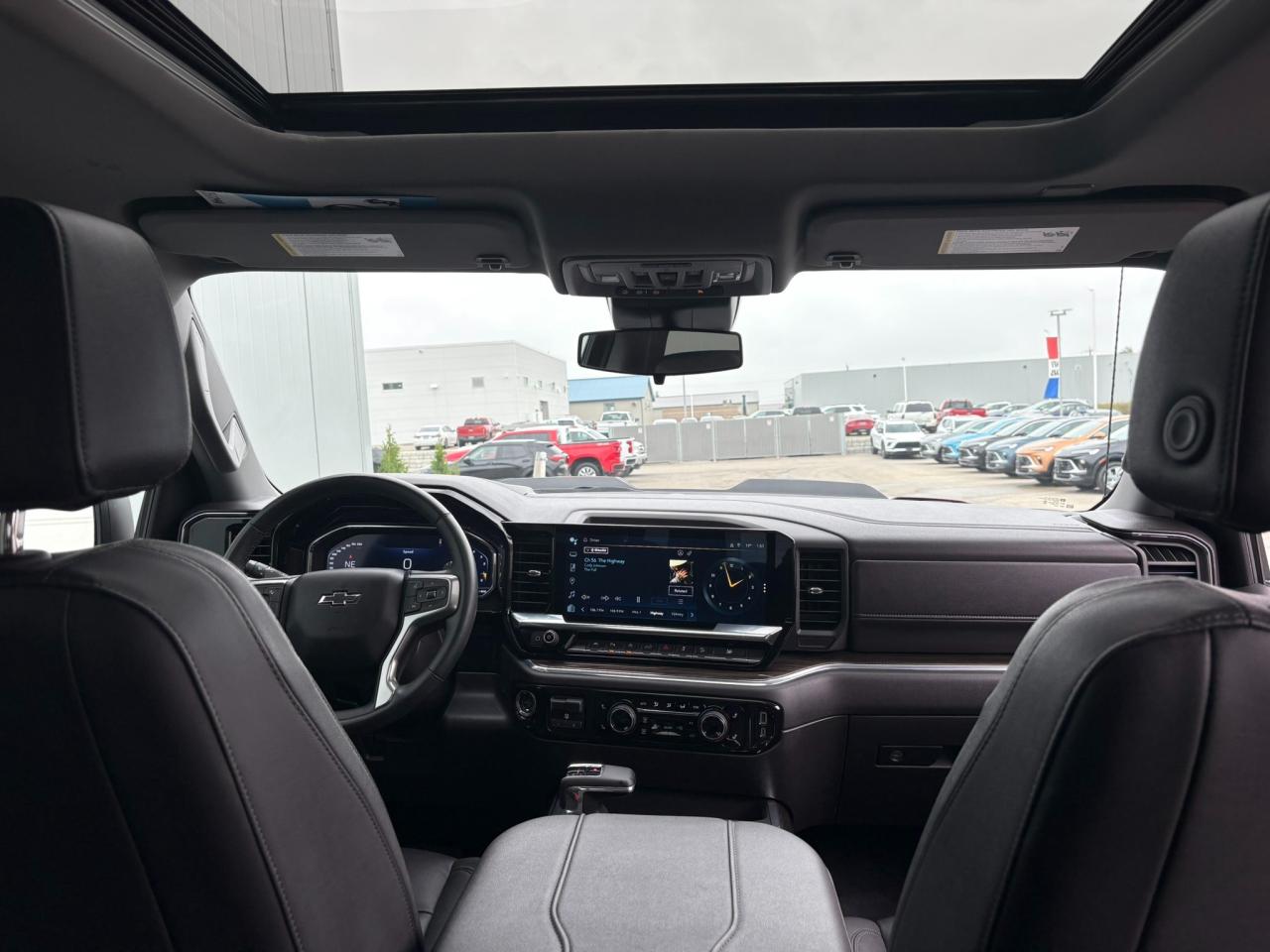 2025 Chevrolet Silverado 1500 LT Trail Boss One Owner | Leather | Sunroof | 20" Wheels Photo