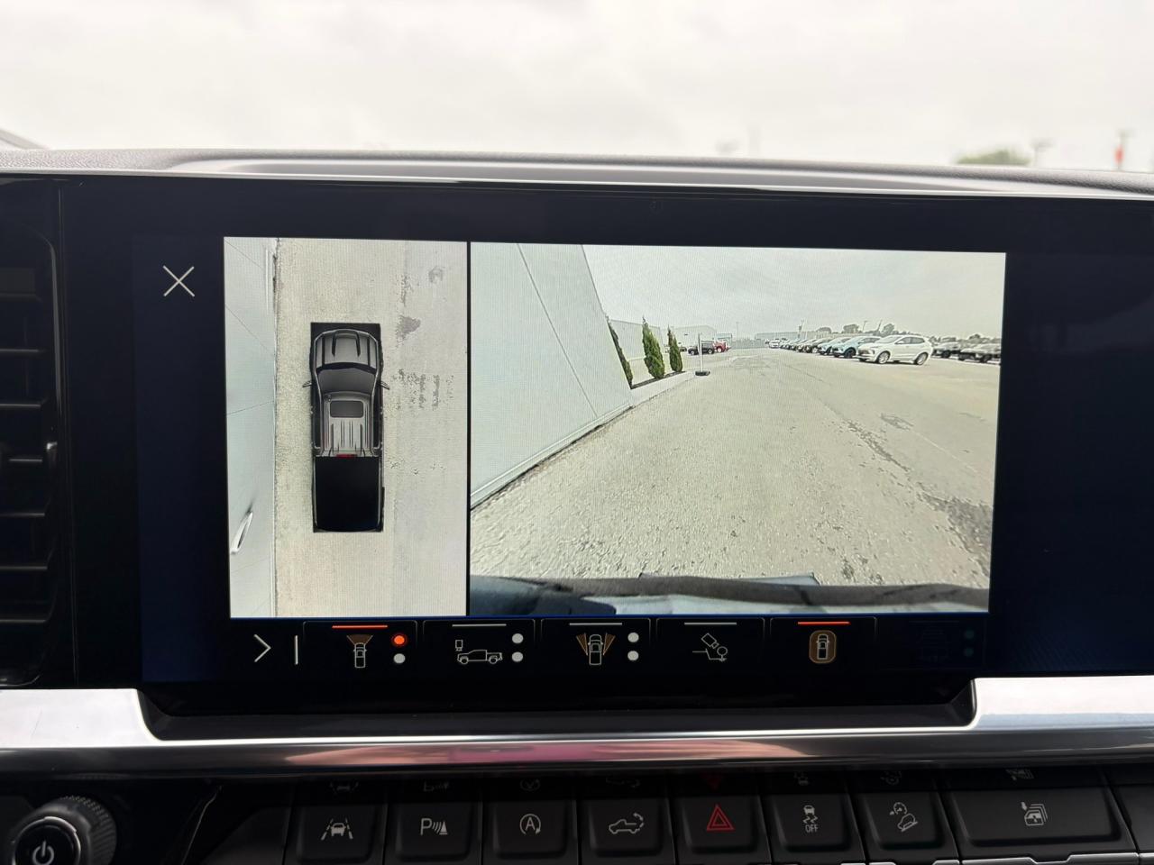 2025 Chevrolet Silverado 1500 LT Trail Boss One Owner | Leather | Sunroof | 20" Wheels Photo