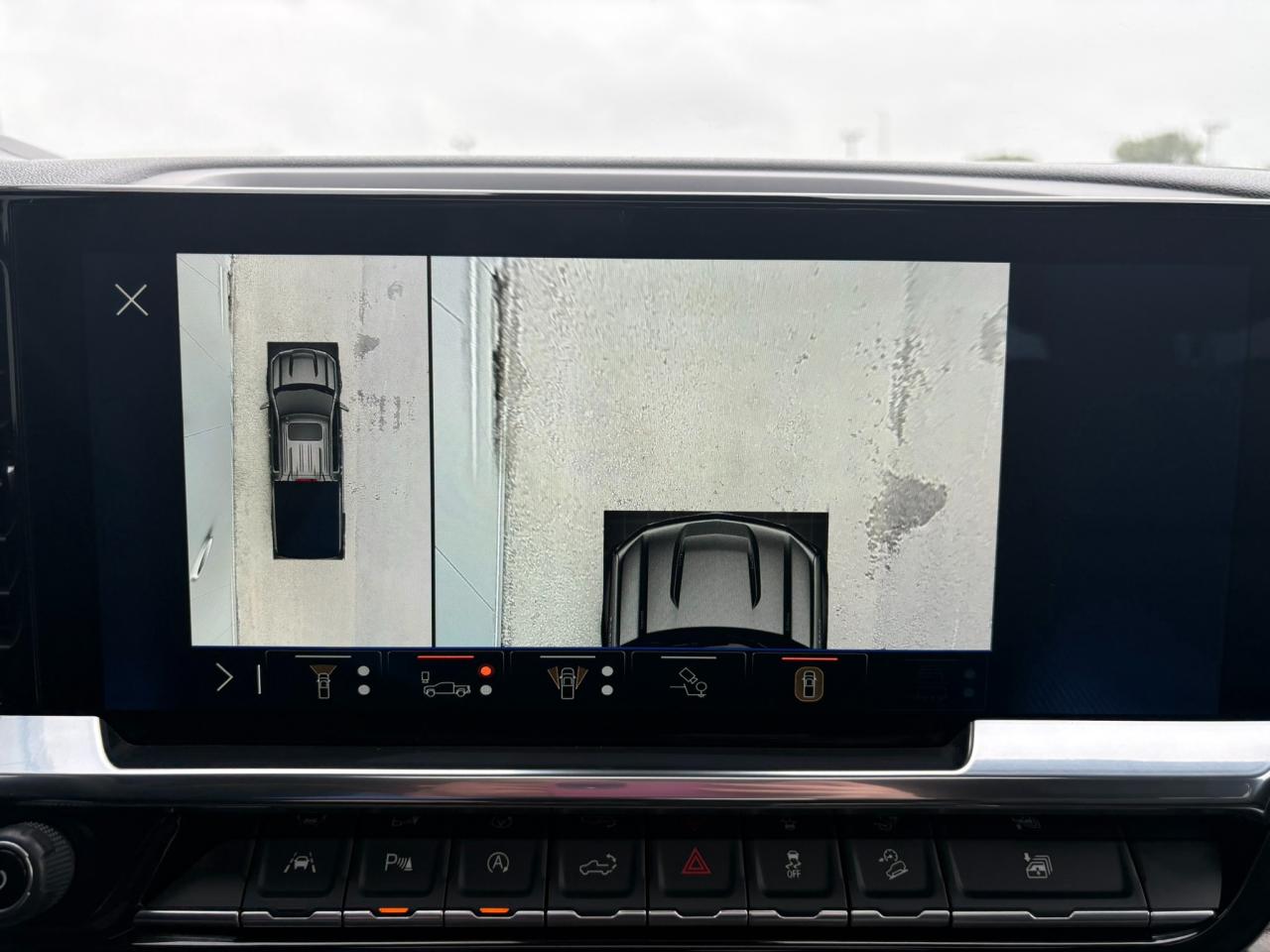 2025 Chevrolet Silverado 1500 LT Trail Boss One Owner | Leather | Sunroof | 20" Wheels Photo