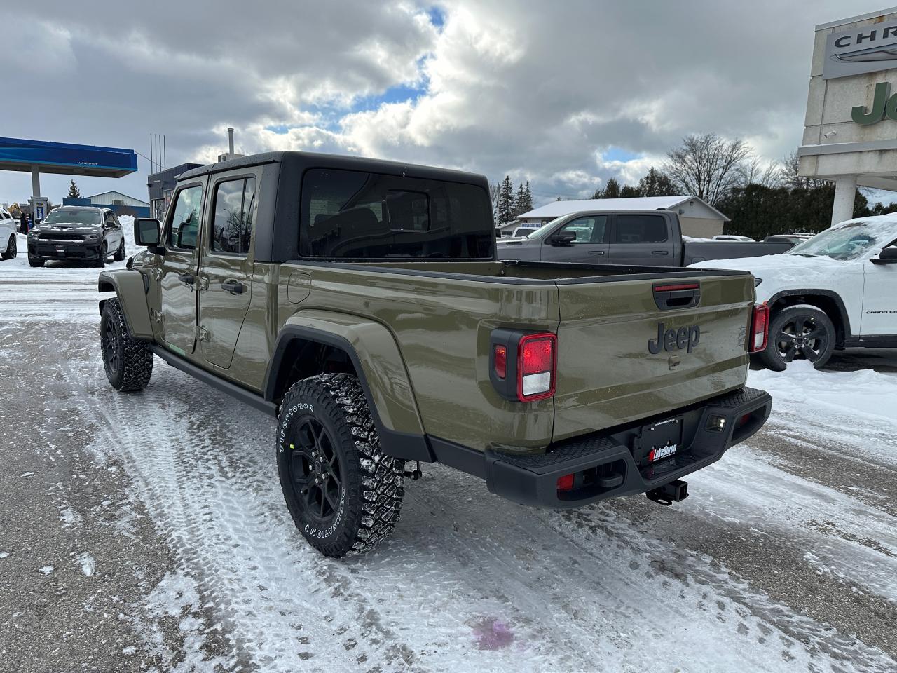2026 Jeep Gladiator Willys Photo4