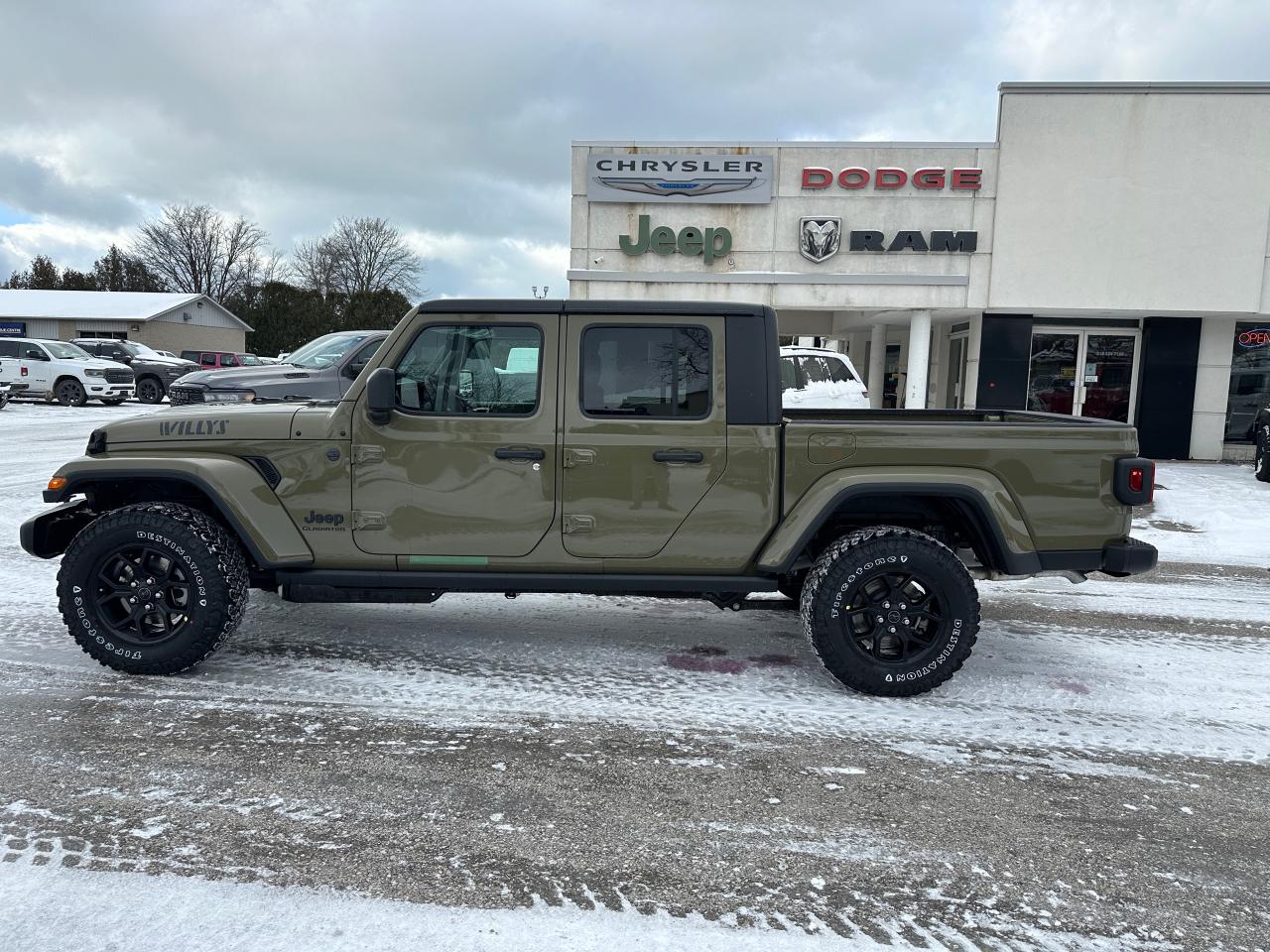 2026 Jeep Gladiator Willys Photo3