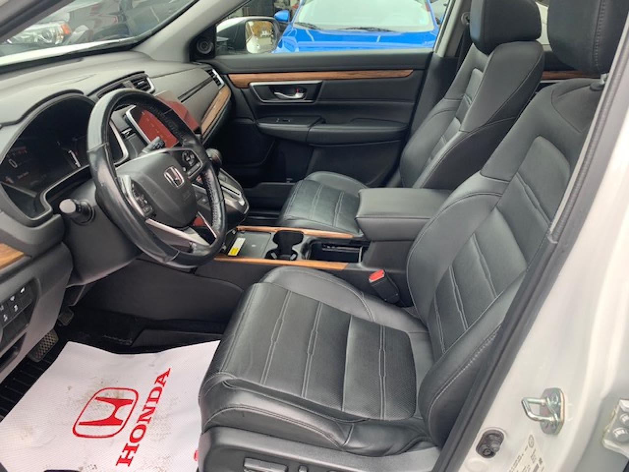 2020 Honda CR-V Touring Photo4