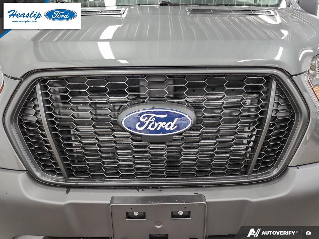 2026 Ford Transit Passenger Wagon XL Photo