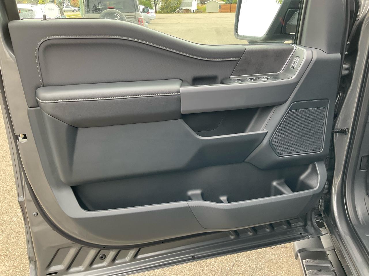 2025 Ford F-150 XLT Photo5