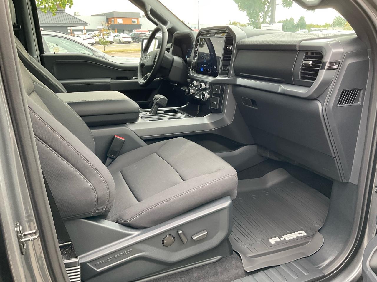 2025 Ford F-150 XLT Photo5