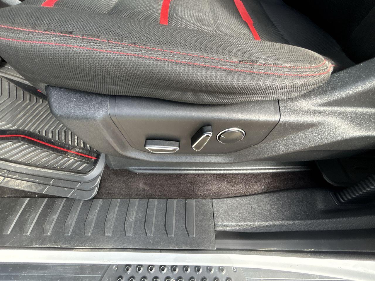 2016 Ford F-150 XLT 4WD SuperCrew 145 Photo5