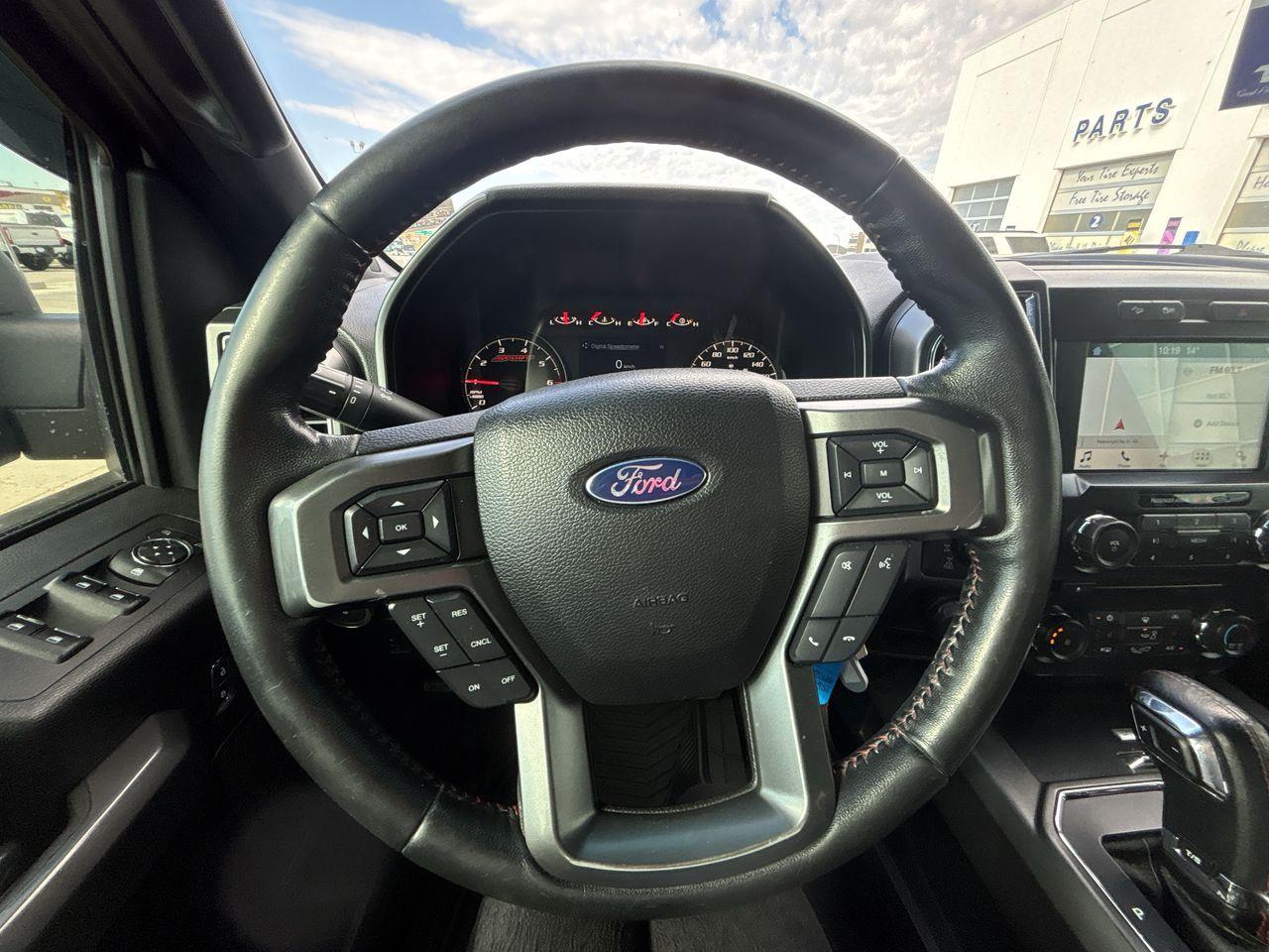 2016 Ford F-150 XLT 4WD SuperCrew 145 Photo5