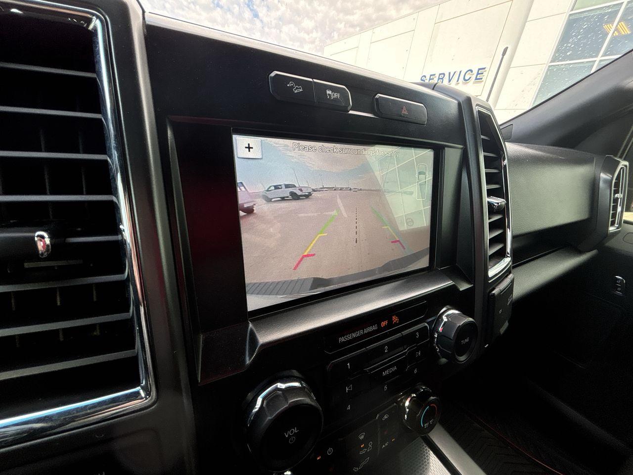2016 Ford F-150 XLT 4WD SuperCrew 145 Photo5
