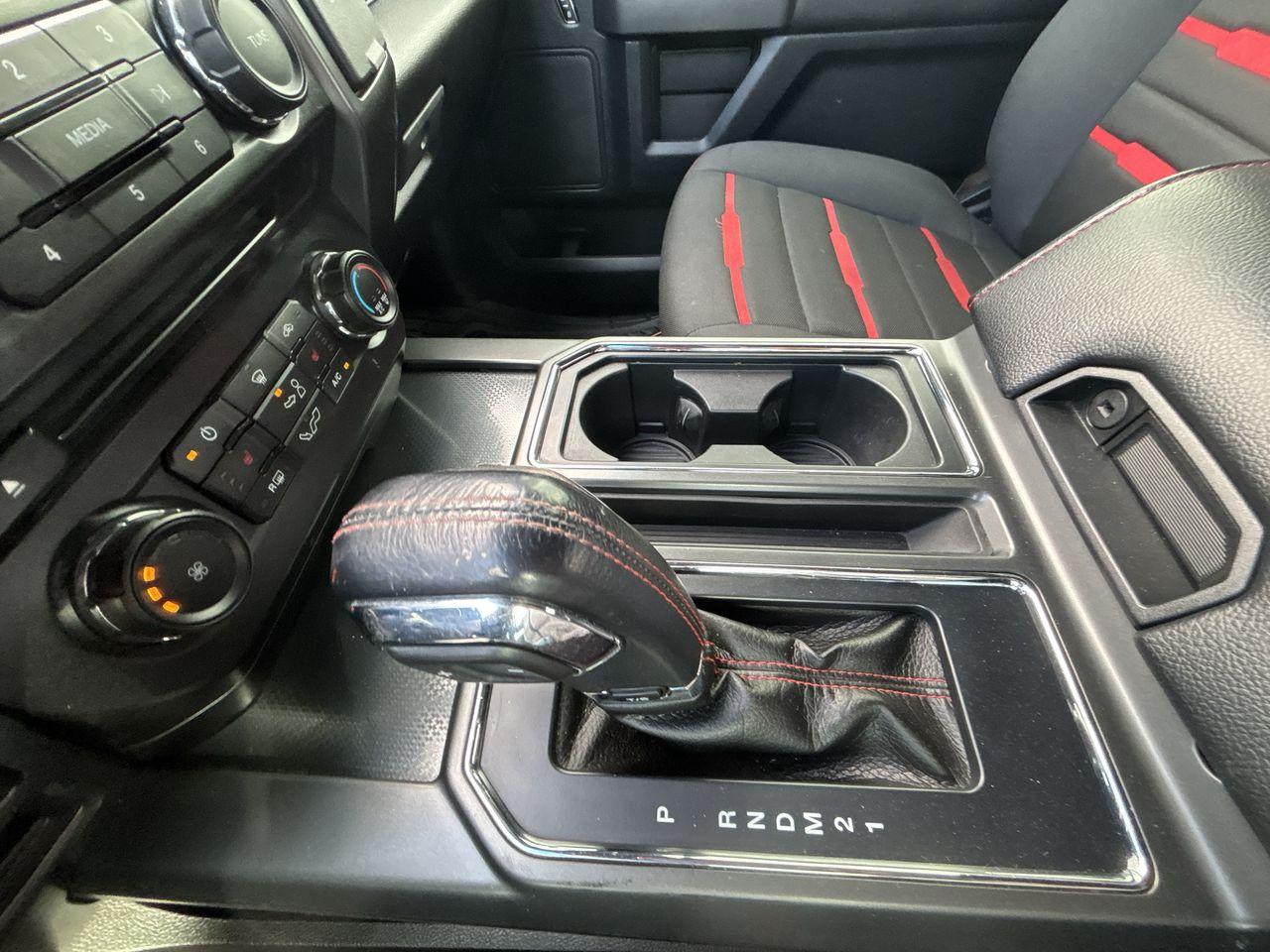 2016 Ford F-150 XLT 4WD SuperCrew 145 Photo5