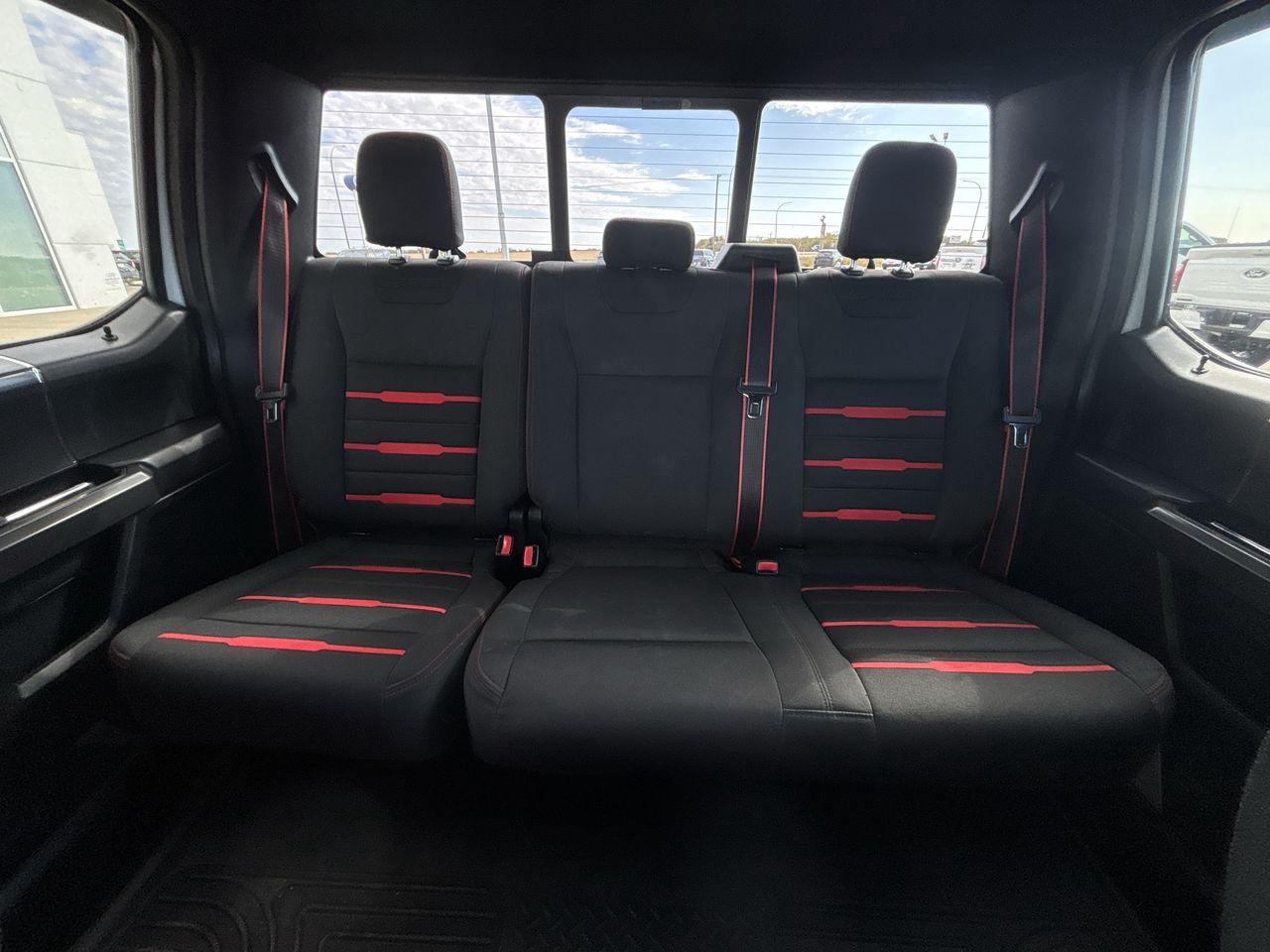2016 Ford F-150 XLT 4WD SuperCrew 145 Photo5