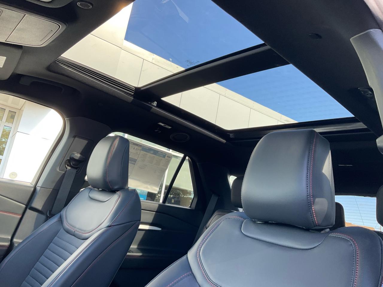 2025 Ford Explorer ST-Line Photo5