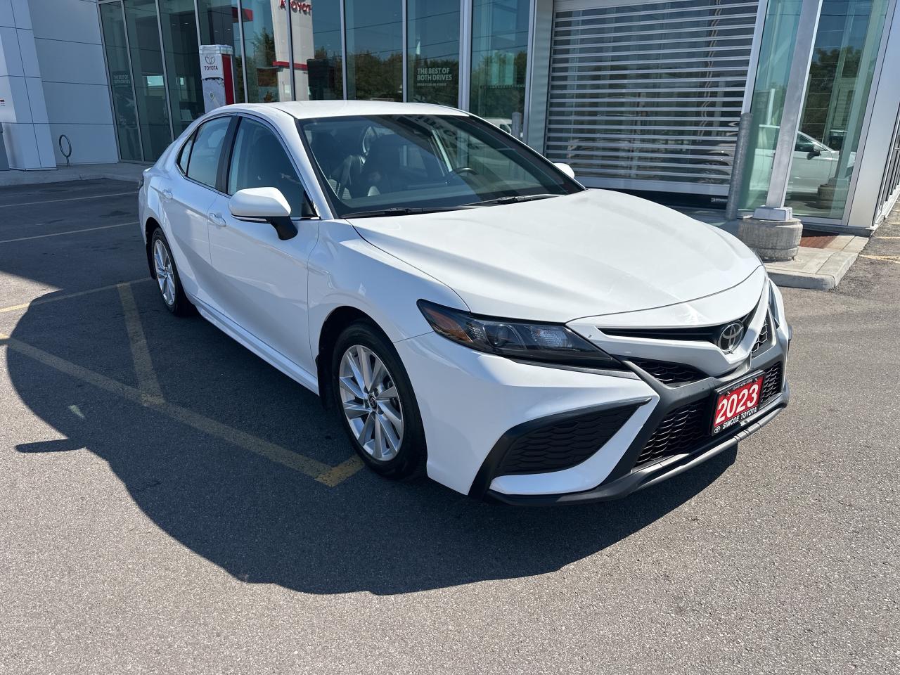 2023 Toyota Camry SE Photo2