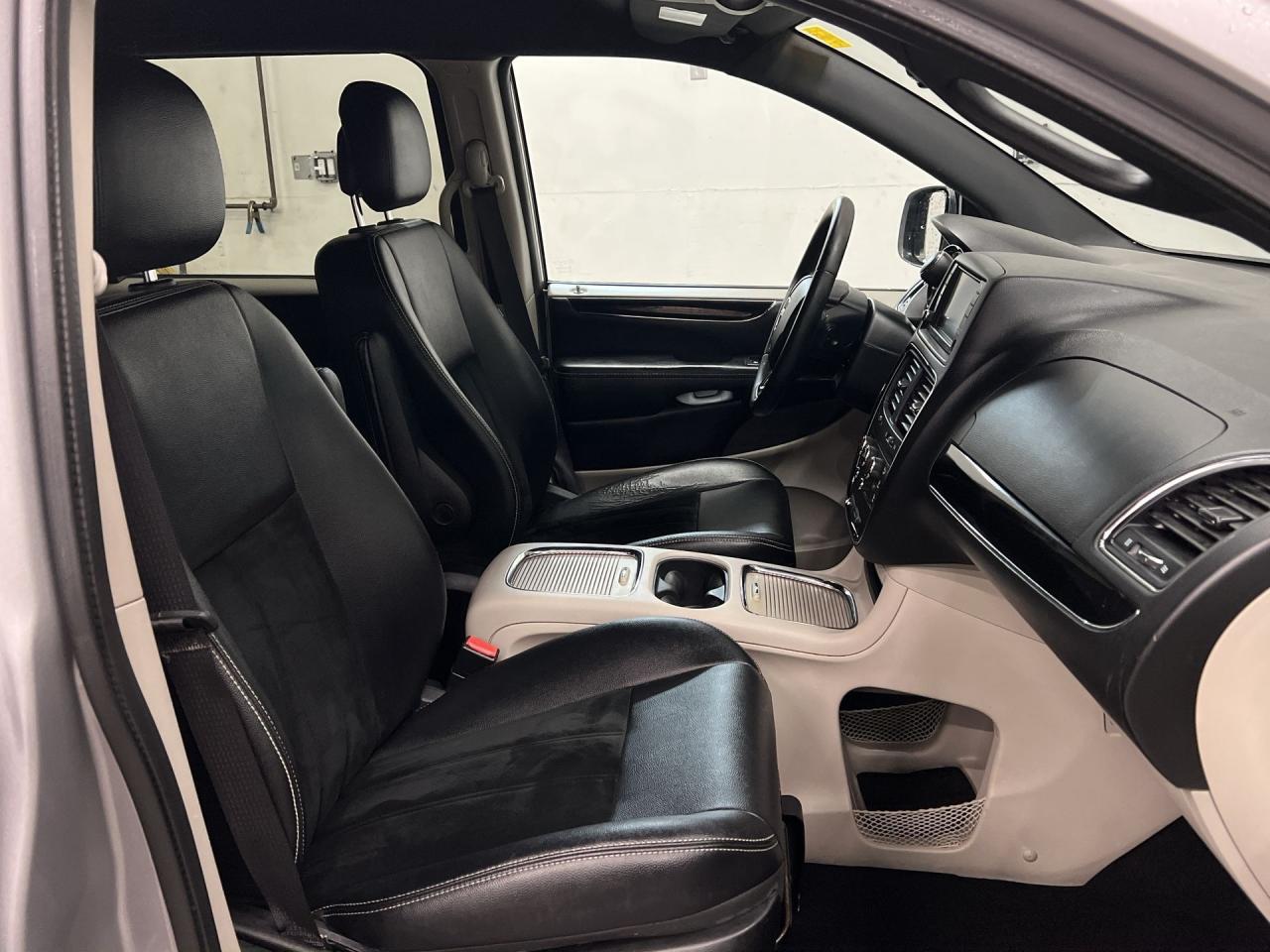 2016 Dodge Grand Caravan PREMIUM PLUS | 7-PASS |LEATHER | DVD | 17IN ALLOYS Photo