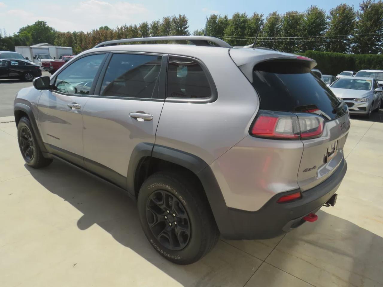 2020 Jeep Cherokee Trailhawk Elite (**VERY LOW KM!!**CLEAN TITLE/NO ACCIDENTS!!**SAFETY/CERTIFIED!!**4WD**ALLOY RIMS**TRAILER HITCH**FOG LIGHTS**TOW HOOKS**PUSH BUTTON START**REVERSE CAMERA**LEATHER**NAVIGATION**SUNROOF**HEATED STEERING WHEEL**POWER SEATS**HEATED SEATS**DIG Photo2