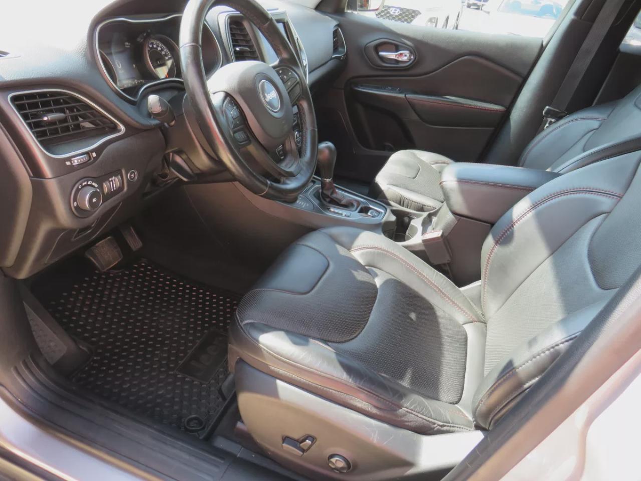 2020 Jeep Cherokee Trailhawk Elite (**VERY LOW KM!!**CLEAN TITLE/NO ACCIDENTS!!**SAFETY/CERTIFIED!!**4WD**ALLOY RIMS**TRAILER HITCH**FOG LIGHTS**TOW HOOKS**PUSH BUTTON START**REVERSE CAMERA**LEATHER**NAVIGATION**SUNROOF**HEATED STEERING WHEEL**POWER SEATS**HEATED SEATS**DIG Photo3