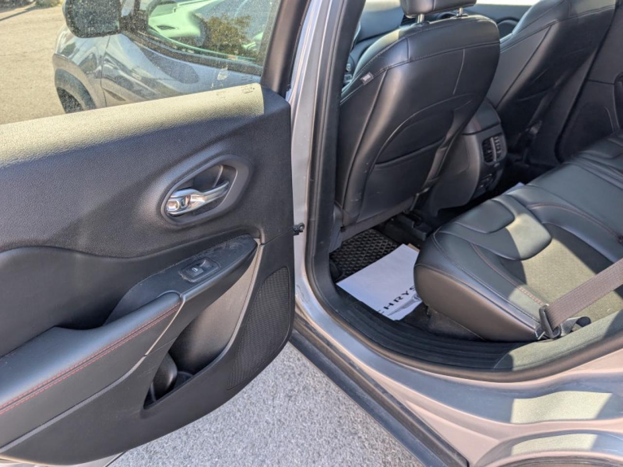 2020 Jeep Cherokee Trailhawk  **VERY LOW KMS - PANO SUNROOF** Photo