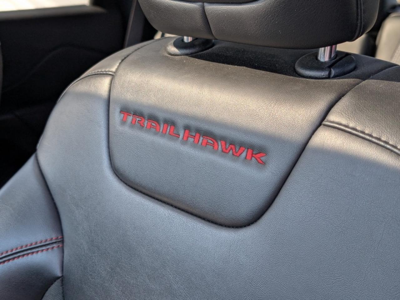 2020 Jeep Cherokee Trailhawk  **VERY LOW KMS - PANO SUNROOF** Photo