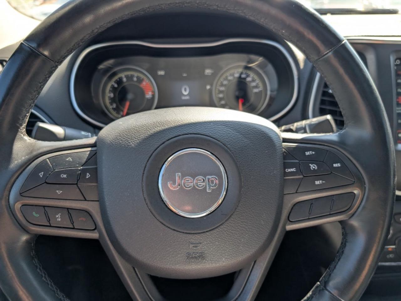 2020 Jeep Cherokee Trailhawk  **VERY LOW KMS - PANO SUNROOF** Photo