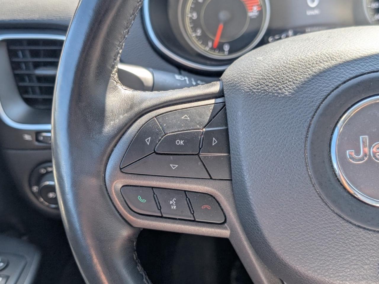 2020 Jeep Cherokee Trailhawk  **VERY LOW KMS - PANO SUNROOF** Photo