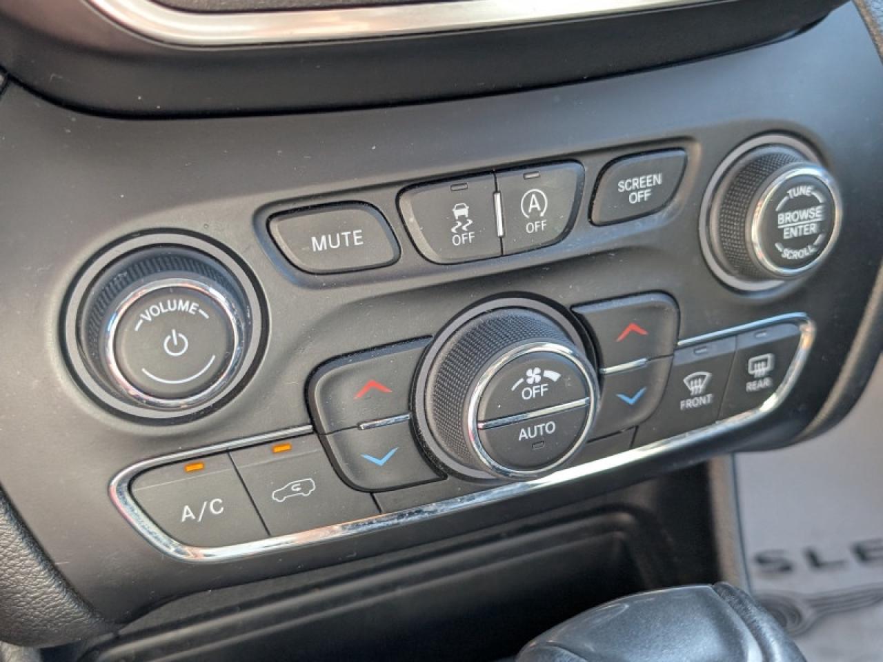 2020 Jeep Cherokee Trailhawk  **VERY LOW KMS - PANO SUNROOF** Photo