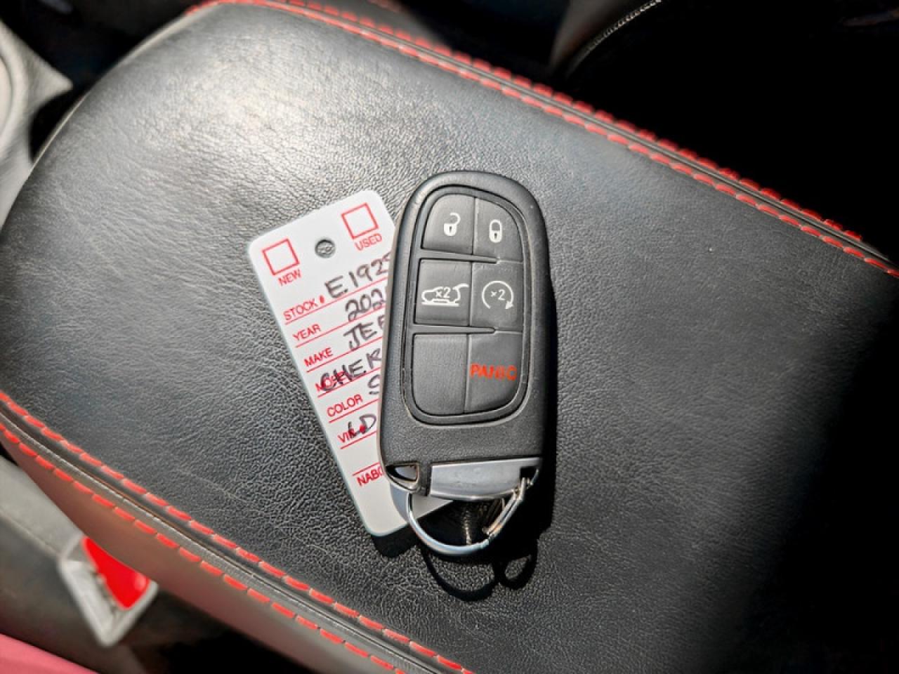 2020 Jeep Cherokee Trailhawk  **VERY LOW KMS - PANO SUNROOF** Photo