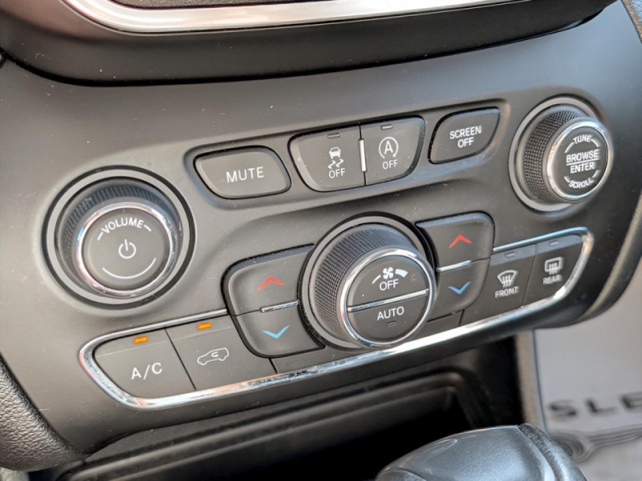 2020 Jeep Cherokee Trailhawk  **VERY LOW KMS - PANO SUNROOF** Photo