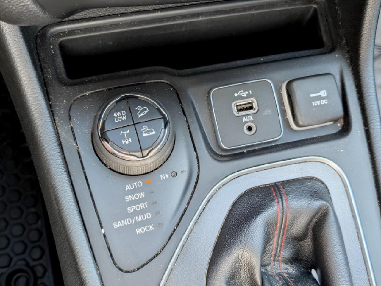 2020 Jeep Cherokee Trailhawk  **VERY LOW KMS - PANO SUNROOF** Photo