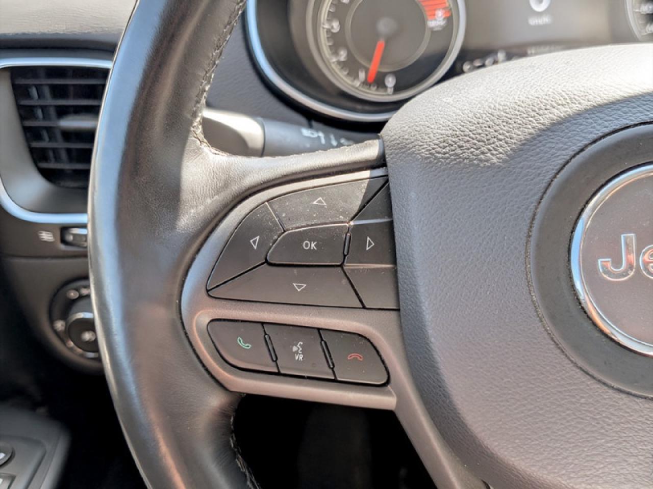 2020 Jeep Cherokee Trailhawk  **VERY LOW KMS - PANO SUNROOF** Photo