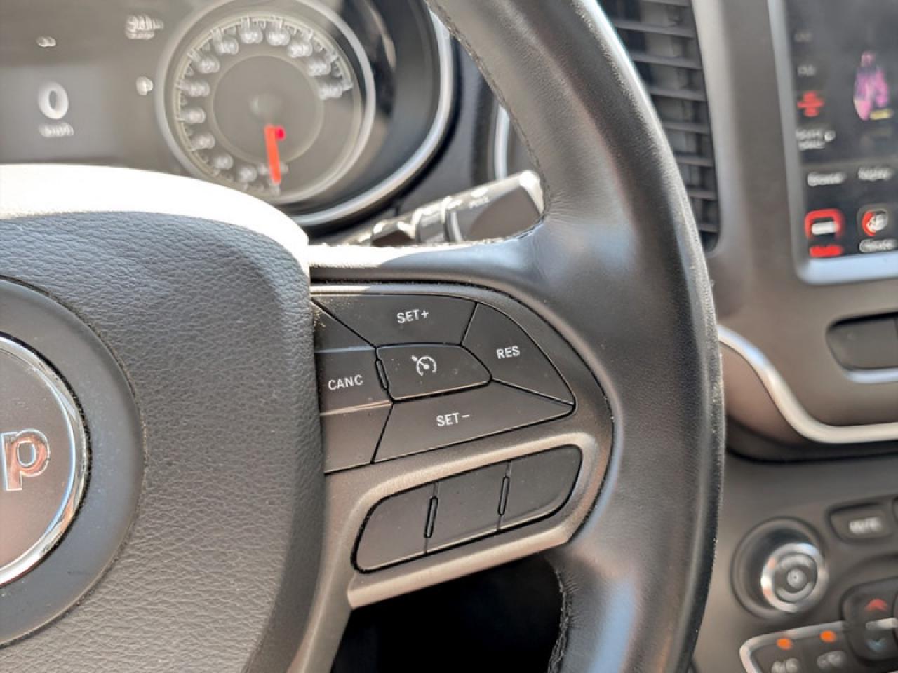 2020 Jeep Cherokee Trailhawk  **VERY LOW KMS - PANO SUNROOF** Photo