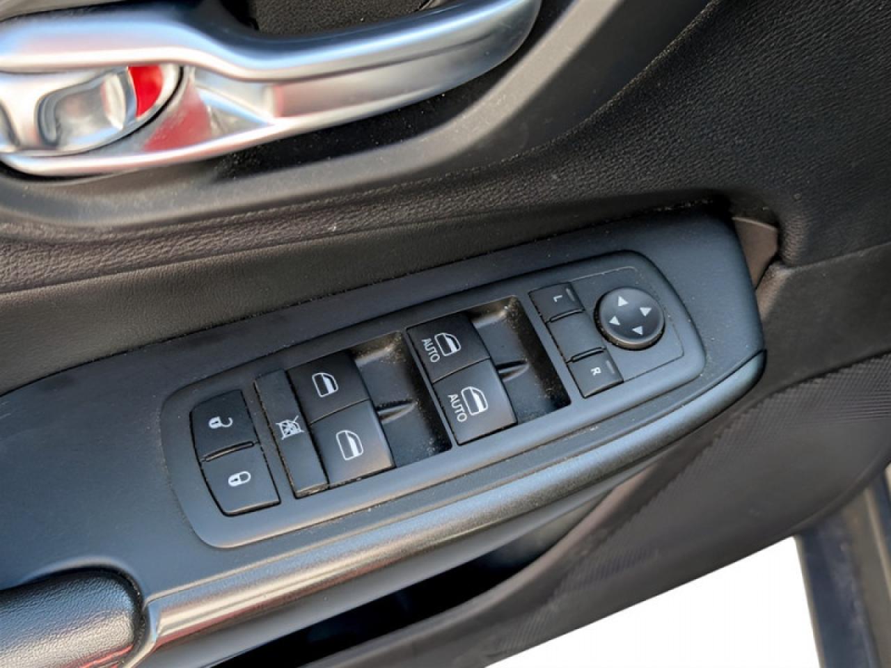 2020 Jeep Cherokee Trailhawk  **VERY LOW KMS - PANO SUNROOF** Photo