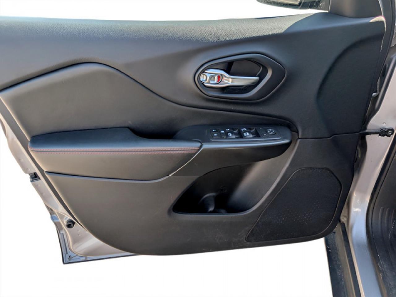 2020 Jeep Cherokee Trailhawk  **VERY LOW KMS - PANO SUNROOF** Photo