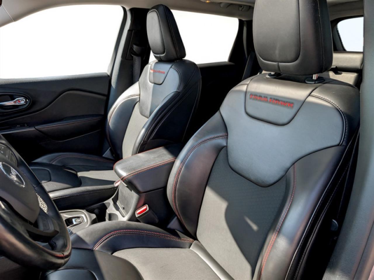 2020 Jeep Cherokee Trailhawk  **VERY LOW KMS - PANO SUNROOF** Photo