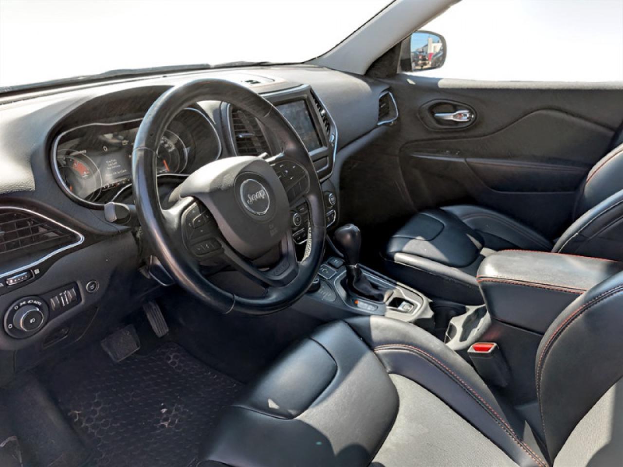 2020 Jeep Cherokee Trailhawk  **VERY LOW KMS - PANO SUNROOF** Photo