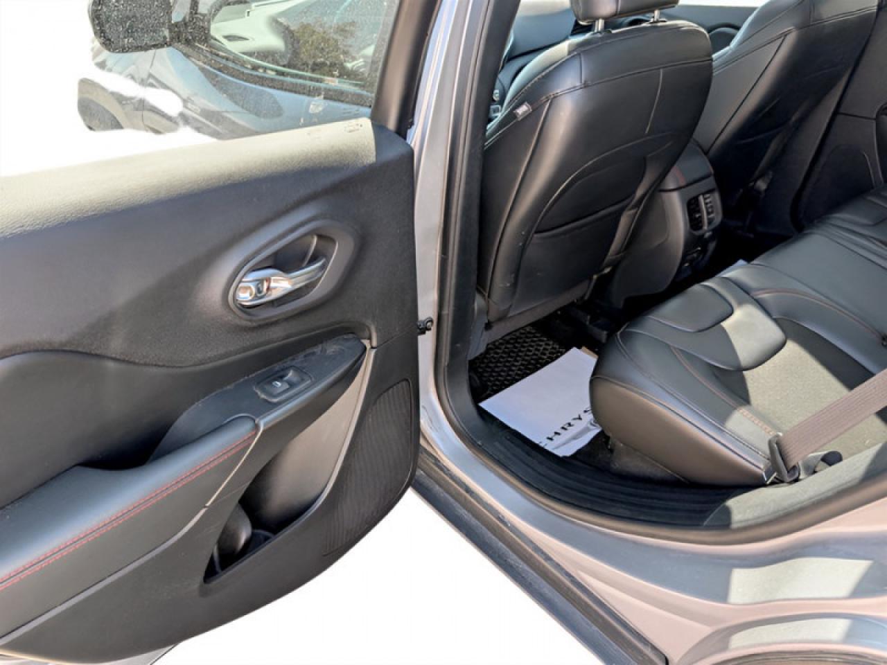 2020 Jeep Cherokee Trailhawk  **VERY LOW KMS - PANO SUNROOF** Photo