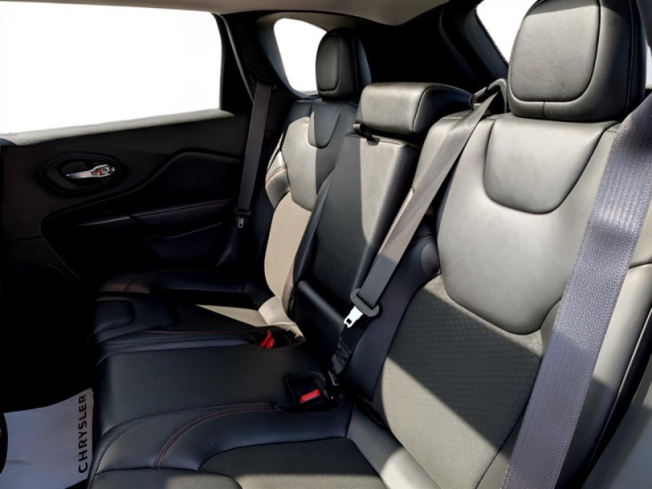 2020 Jeep Cherokee Trailhawk  **VERY LOW KMS - PANO SUNROOF** Photo