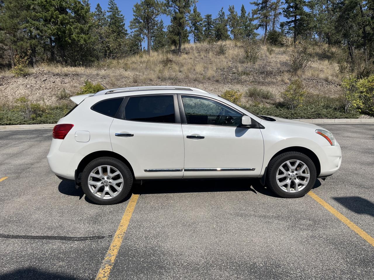 2012 Nissan Rogue SV AWD Photo4